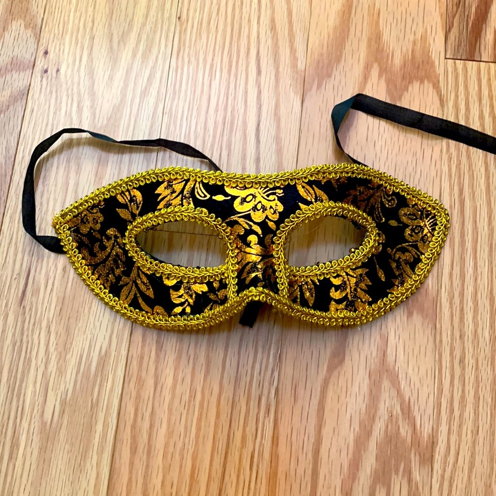 gold masquerade mask